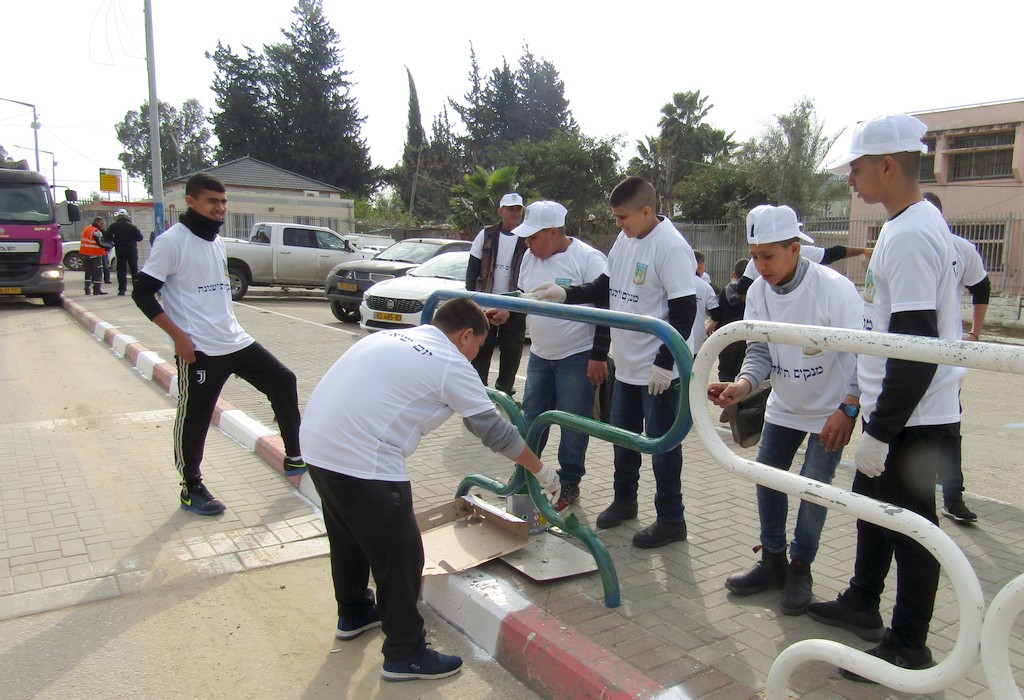 תלמידי בתי הספר מנקים ת'שכונה