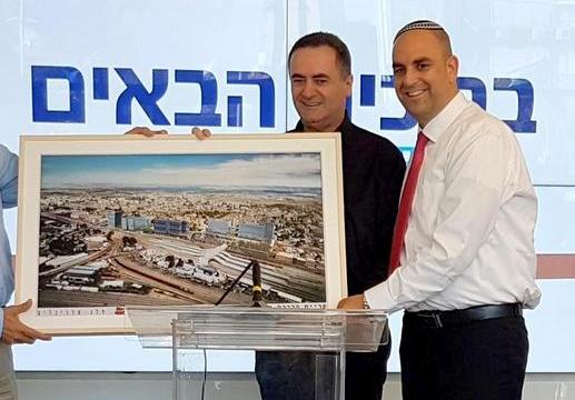 עם שר התחבורה והדמית מתחם התחבורה המתוכנן