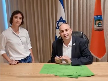 220 יח"ד חדשות: ראש העיר לוד חתם על טופס 4 לפרויקט 'אאורה' גני איילון