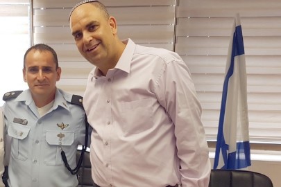 בהצדעה למפקד, חבר וג'נטלמן! לוד נפרדת ממפקד תחנת המשטרה היוצא סנ"צ שמעון דהן ומקבלת בברכה את המפקד הנכנס סנ"צ ששון (ששי) שלמה