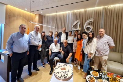 חגג 46 שנה: יאיר רביבו הופתע בלשכתו לרגל יום הולדתו