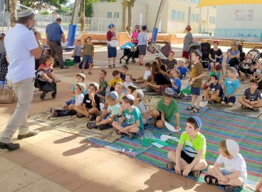 לקראת פתיחת בית הספר 'המאירי' בנים בלוד: המנהל נפגש עם הילדים שעולים לכיתה א'