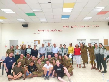 קצין חינוך ראשי בצה"ל נפגש עם חיילי פרק המשימה בלוד