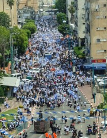 כ-7,000 איש בצעדת הדגלים בלוד לרגל יום ירושלים