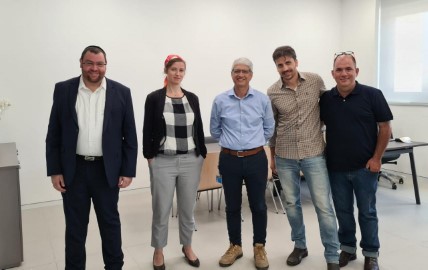 הנהלת הסוכנות לעסקים קטנים ובינוניים הגיעו לסיור תמיכה בעסקים בלוד