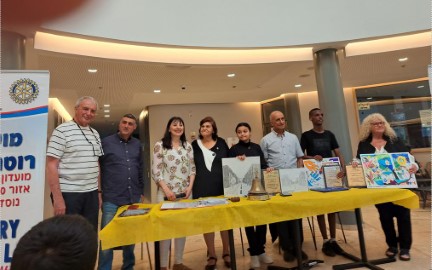 תלמידי לוד מציירים את "צמיחת העיר לוד כפסיפס של תרבויות"