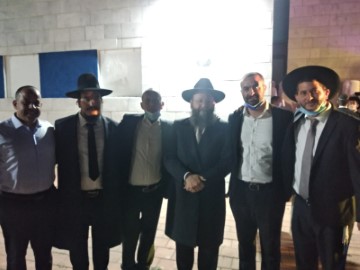 חול המועד פסח בגני איילון - לוד: מופע מוסיקלי עם מלך הזיצים נפתלי קמפה