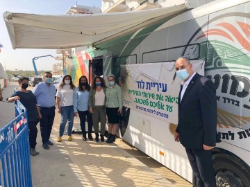 שירות אישי עד הבית: מיזם ה'אוטובוס הדיגיטלי' בלוד יצא לדרך
