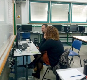 שיעורים במדעים ונהנים: 'אשכול הפיס' לוד מאחד בין סטודנטים מתנדבים לתלמידי בתי ספר בעיר