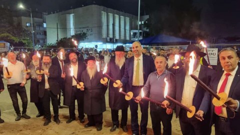לג-שמח: אלפים מתושבי לוד השתתפו בחגיגות ל"ג בעומר