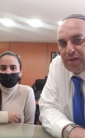 משלבים ידיים במלחמה בקורונה: ראש העיר אירח בלשכתו את אלמנת ליאור מבורך ז"ל
