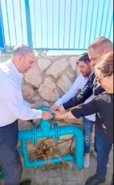 לקראת עונת הרחצה בלוד: ראש העיר פתח את שיבר המים בבריכת השחייה 'טוהר המים'