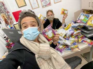 בלוד דואגים לבני הנוער: 1,000 נערים ונערות קיבלו שי לבית על הסיוע שלהם בחזית הקורונה
