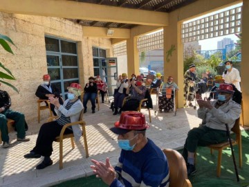 מרכז היום לחבר הוותיק בלוד: פעילות ענפה ומהנה בהתאם לכללי התו הסגול