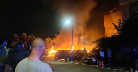 פשע שנאה לאומני בלוד: כלי רכב ומשאיות עלו באש בעיר