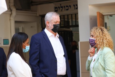 כבוד לבי"ס "לוי אשכול" בלוד: חוגגים סיגד בהשתתפות שר הביטחון ושרת העלייה והקליטה