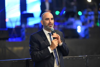 הדמעות של תושבי לוד זלגו בערב "שרים וזוכרים" מרגש ומרשים