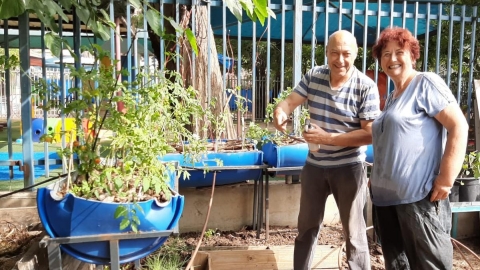 חביות-פלסטיק-זכו-לסבב-חיים-נוסף-בגינה-הקהילתית-בשכונת-נווה-נוף.jpg