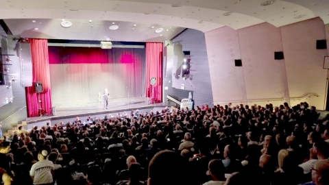 מאות נהנו בהיכל התרבות בלוד ממופע סטנדאפ של בן בן ברוך