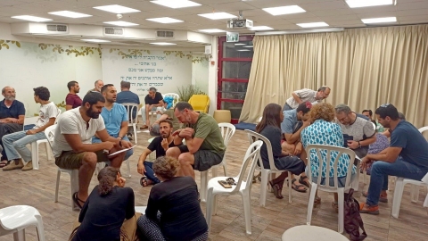 עשרות איש מפסיפס תרבויות נפגשו לנהל שיח מכבד בערב תשעה באב בלוד