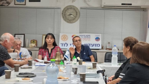 ניידת המשאלות של משטרת ישראל פועלת בלוד