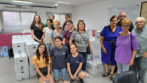 מסורת של 42 שנה: ברוטרי לוד חילקו חבילות חג לנזקקים