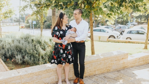 חיברה עבר, הווה ועתיד: ברית מילה ראשונה נערכה במוזיאון הפסיפס בלוד בעיצומה של מלחמת 'חרבות ברזל'