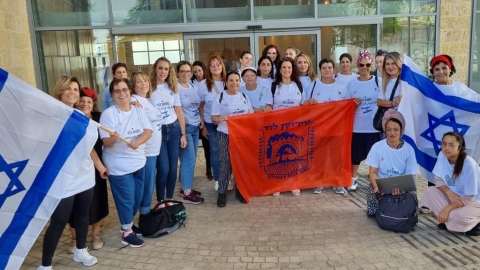 מחבקות את הדרום: 40 מנשות לוד יצאו לקטיף במושב איתן