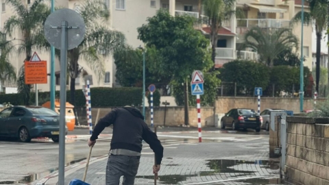  עובדי אגף התפעול בעיריית לוד פעלו בקדחתנות כדי להתגבר על ההצפות בעיר