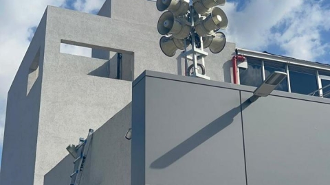 צופר חדש ועוצמתי הותקן על תחנת הרכבת בגני אביב – לתגבור השמעת האזעקות בעת ירי טילים