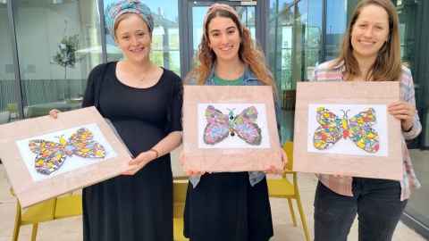 "לאסוף את השברים": פסיפס לוד במיזם לזכרם של נרצחי מתקפת הטרור בשמחת תורה והמלחמה