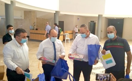לאחר שקייטנות נסגרו: בלוד דאגו לחלוקת משחקים למשפחות שבבידוד
