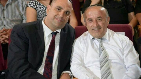 עם ימינה ושמאלה חופשי: כיכר תנועה לשכונת 'שער העיר'