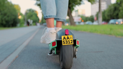 החל מ-1.8: הפיקוח העירוני בלוד יאכוף קורקינטים ואופניים חשמליים ללא לוחית רישוי