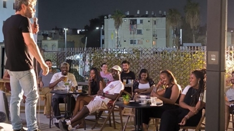 זה מצחיק: ה"קומדי סטיישן" עורך ערבי סטנדאפ בפאב התחנה בלוד