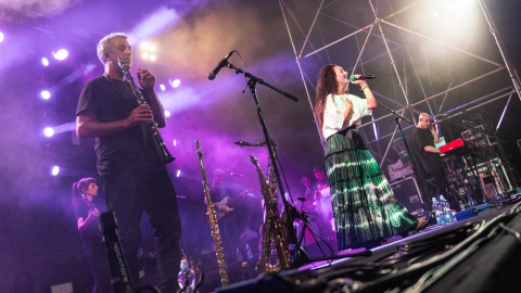 אלפים בפסטיבל הבירה 2 בלוד: יומולדת 70 לשלומי שבת ומופע מרהיב של יובל דיין