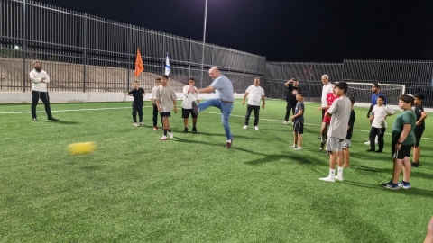 בעיטת פתיחה: מגרש סינתטי חדש נחנך בשכונת "גני איילון" בלוד