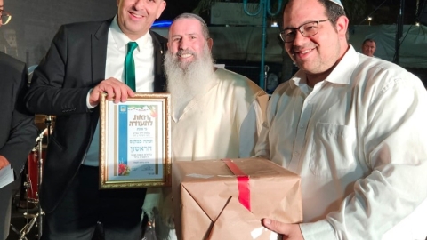 תעודות ופרסים הוענקו למשפחות הזוכות בתחרות ה'סוכה הנאה' של עיריית לוד