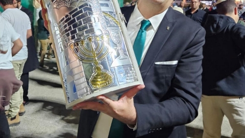 יאיר רביבו בהקפות השניות בלוד: "הריקודים עם ספרי התורה זאת הנקמה באויב שניסה להשמידנו"