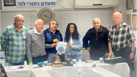 הסופרת אלמז זרו – אורחת מועדון רוטרי לוד 