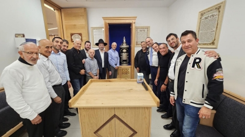 עיריית לוד חנכה בית כנסת במשכנה, בריקודים עם ספר התורה, דברי ברכה וסעודת מצווה