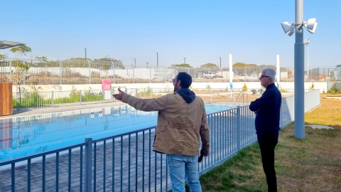 עיריית לוד פועלת לקירוי הבריכה החיצונית בקאנטרי 'אביבים' להנאת התושבים והמנויים