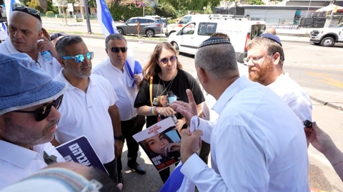 המעגל נסגר: לוד התפללה עם אימא של אגם ברגר החטופה – והיא זכתה לחבקה אחרי 482 יום בשבי