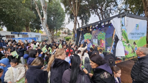 משאית השמחה של קק"ל חגגה את ט"ו בשבט עם תלמידי החינוך המיוחד בלוד