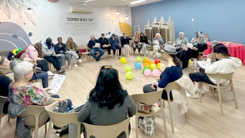 להעשיר ידע בגיל השלישי: כיתת לימוד ייחודית נפתחה לוותיקי העיר בתיכון דרכא גני אביב