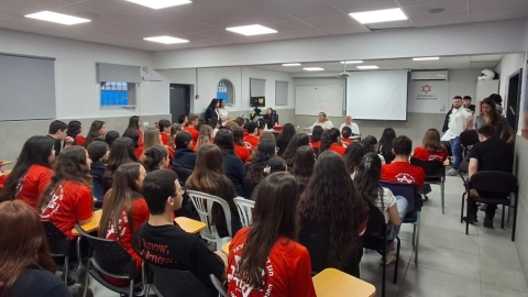 שורד השואה מלוד חשף את סיפורו בפני מתנדבי מד"א בעיר 