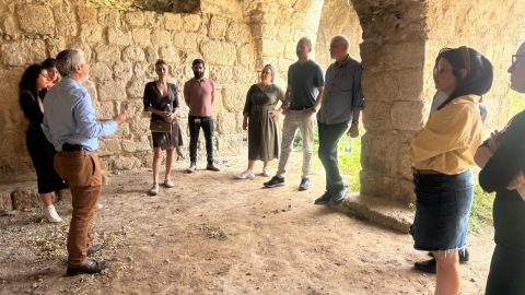 פוטנציאל לתרבות ותיירים: בכירי משרד התיירות ביקרו בחאן אל חילו בלוד לשימור ופיתוח האתר ההיסטורי