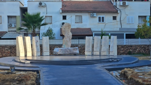 מאז 1957 ועד היום: האנדרטה העירונית לזכר הנופלים עברה דורות – ונמצא לה אתר קבע חדש