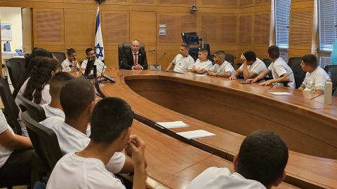 אצל האח של ראש העיר: ח"כ אליהו רביבו אירח בכנסת משלחת תלמידי החינוך הערבי מלוד
