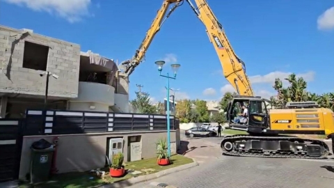 עיריית לוד ביצעה הריסת מבנה בלתי חוקי במרכז העיר:  נחישות באכיפת חוקי התכנון והבנייה בעיר